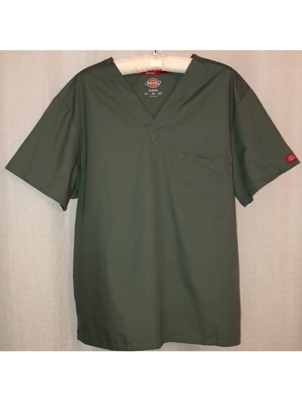 Dickies L Men’s Camo Green V Neck One Pocket Scrub Top